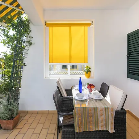 Semesterbostad With Terrace, Sea-view