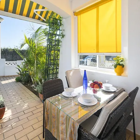 Semesterbostad With Terrace, Sea-view